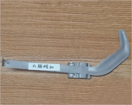 屋面瓦防風(fēng)扣-萬用抗風(fēng)搭扣 萬用抗風(fēng)搭扣適用于各種瓦型,規(guī)格及型號.應(yīng)用靈活,安裝簡便,固定效果優(yōu)異.