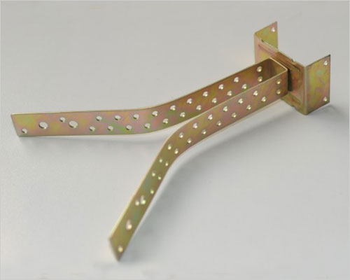 托木支架 托木支架采用兩種孔徑多級(jí)孔洞設(shè)計(jì),方便安裝時(shí)根據(jù)現(xiàn)場(chǎng)情況調(diào)節(jié)高度.起到支撐作用和固定屋脊瓦的作用.